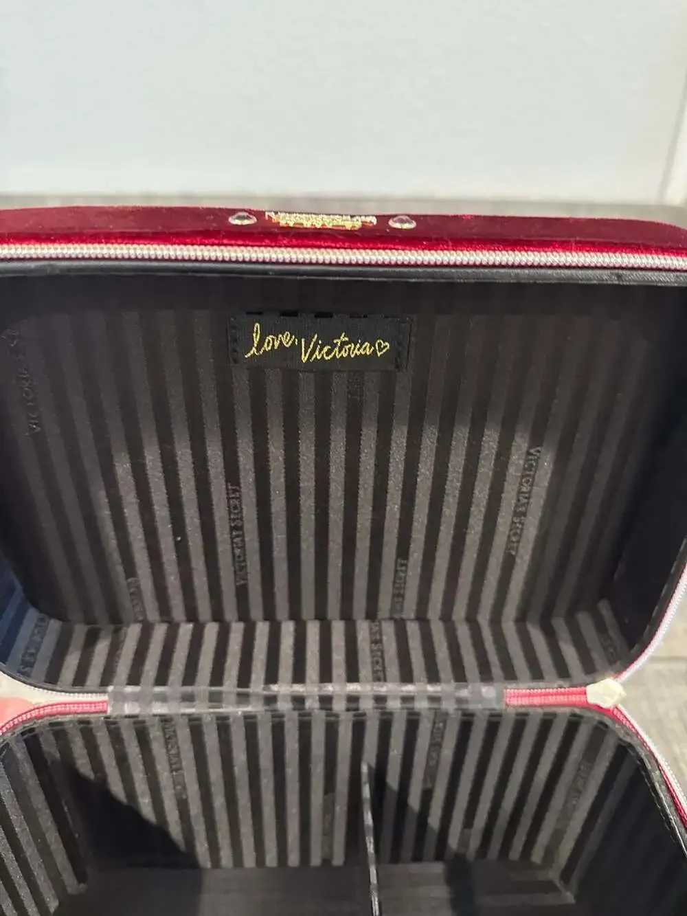 Victoria's Secret Red Velvet Studded Vanity Train Case Makeup Bag - Picture 6 of 6